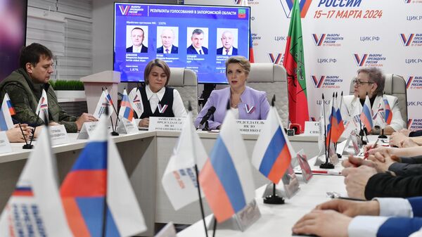 Kiểm phiếu trong cuộc bầu cử tổng thống Nga - Sputnik Việt Nam
