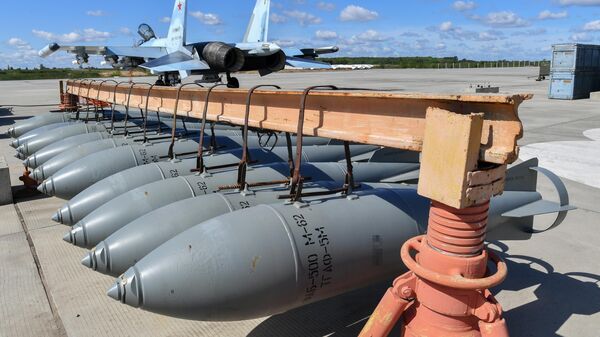 Chuẩn bị cho chuyến bay của máy bay Lực lượng Hàng không Vũ trụ Nga tại sân bay ở hướng Kharkov - Sputnik Việt Nam