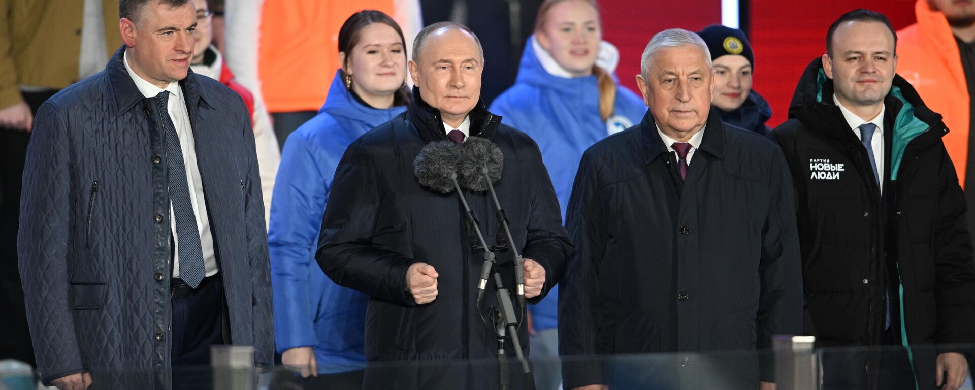 Tổng thống Nga V. Putin tham dự buổi hòa nhạc mít tinh kỷ niệm 10 năm ngày Crưm thống nhất với Nga - Sputnik Việt Nam, 1920, 18.03.2024