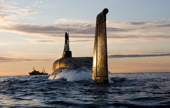 Tàu ngầm hạt nhân mang tên &quot;Yuri Dolgoruky&quot; trong chuyến thử nghiệm trên biển vào mùa hè năm 2009 - Sputnik Việt Nam