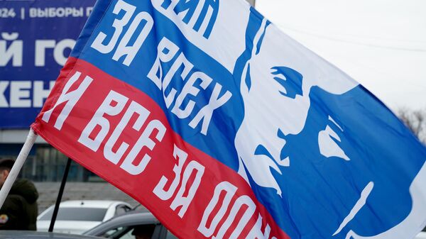 Cuộc mít tinh ở Lugansk để vinh danh chiến thắng của V. Putin trong cuộc bầu cử - Sputnik Việt Nam