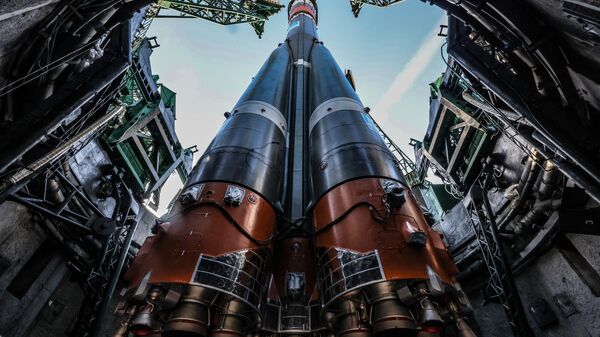 Soyuz-2.1a cùng tàu vũ trụ có người lái Soyuz MS-25 được lắp đặt tại tổ hợp phóng của Sân bay vũ trụ Baikonur - Sputnik Việt Nam