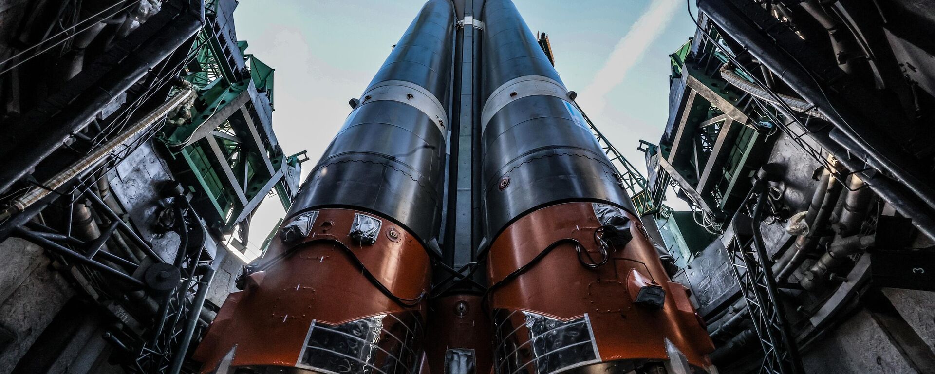 Soyuz-2.1a cùng tàu vũ trụ có người lái Soyuz MS-25 được lắp đặt tại tổ hợp phóng của Sân bay vũ trụ Baikonur - Sputnik Việt Nam, 1920, 21.03.2024