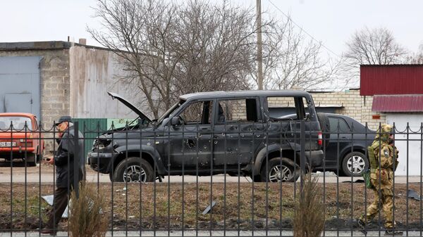 Một chiếc ô tô bị hư hại do pháo kích của Lực lượng Vũ trang Ukraina ở tỉnh Belgorod - Sputnik Việt Nam