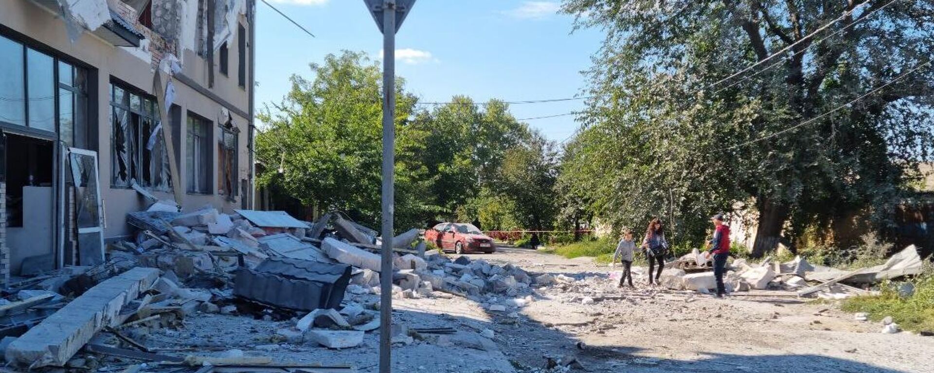 Tòa nhà khách sạn Play ở Kherson, nơi các nhà báo Nga sinh sống, đã bị phá hủy do lực lượng vũ trang Ukraina pháo kích. Hai người đã chết. - Sputnik Việt Nam, 1920, 05.04.2024
