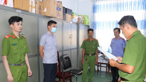 Агентство расследований временно задержало Хюинь Тана, Вьетнам - Sputnik Việt Nam