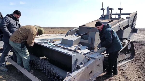 Bộ Tình huống Khẩn cấp Nga thử nghiệm thiết bị mới hoàn toàn nội địa để rà phá bom mìn