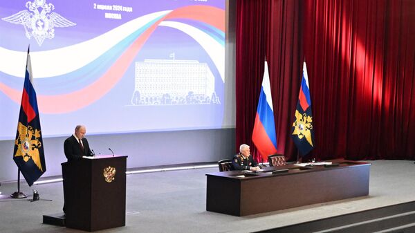 Vladimir Putin nói tại cuộc họp mở rộng của hội đồng Bộ Nội vụv - Sputnik Việt Nam