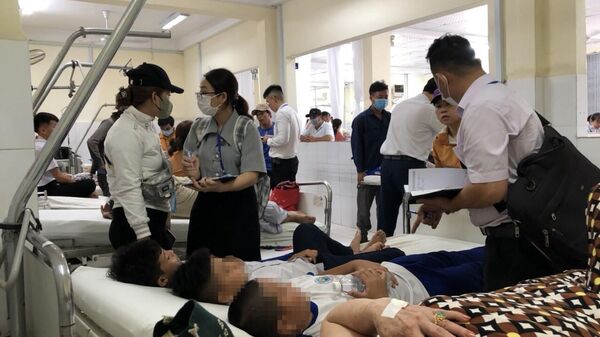Các đơn vị ngành Y tế điều tra nguyên nhân hàng loạt học sinh nhập viện sau khi ăn sáng tại Bệnh viện Đa khoa tỉnh Khánh Hòa sáng 5/4.  - Sputnik Việt Nam