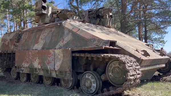 Quân đội Nga đã đào được xe bọc thép Azov* khét tiếng - Sputnik Việt Nam