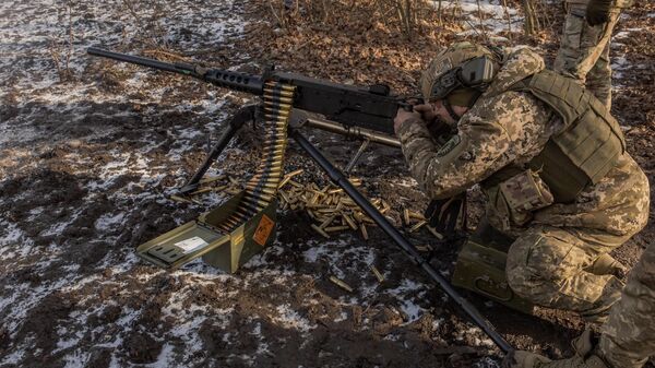 Binh sĩ Ukraina thuộc Lữ đoàn cơ giới số 22 bắn khẩu M2 Browning trong cuộc tập trận vào ngày 31/1/2024. - Sputnik Việt Nam