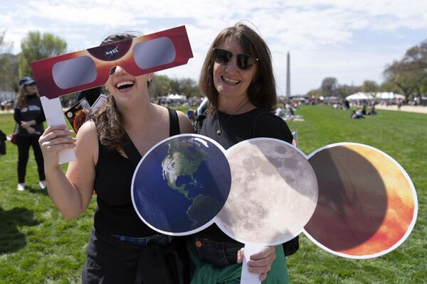 Người dân Washington xem nhật thực toàn phần - Sputnik Việt Nam