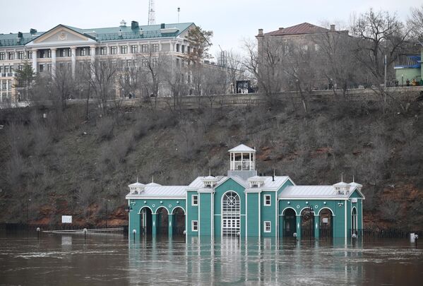 Sông Ural ở Orenburg với mực nước dâng cao - Sputnik Việt Nam