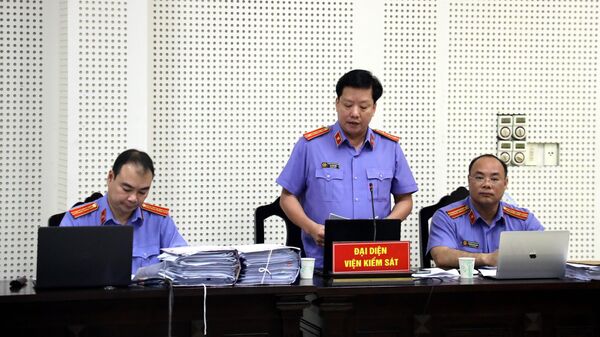 Đại diện Viện Kiểm sát nhân dân tỉnh Quảng Ninh đọc cáo trạng tại phiên tòa.

 - Sputnik Việt Nam