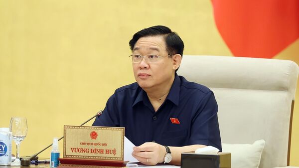 Chủ tịch Quốc hội Vương ĐÌnh Huệ điều hành phiên họp. - Sputnik Việt Nam