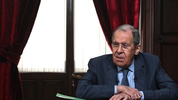 Ngoại trưởng Nga Sergei Lavrov trả lời phỏng vấn trực tiếp của Sputnik và hai đài phát thanh lớn của nước Nga là đài “Komsomolskaya Pravda” và “Govorit Moskva” - Sputnik Việt Nam