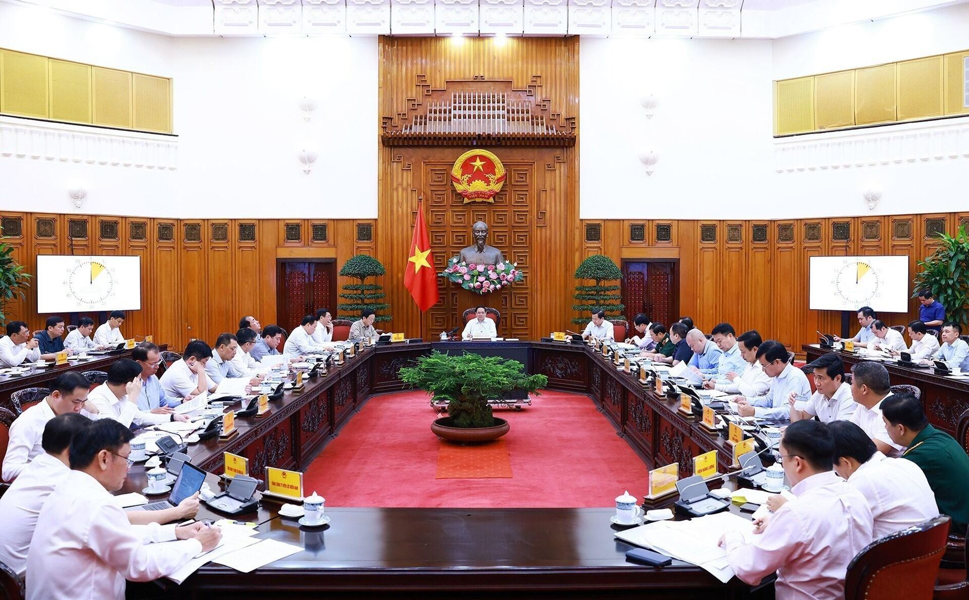 Thủ tướng chủ trì họp Thường trực Chính phủ về đảm bảo cung ứng điện năm 2024 - Sputnik Việt Nam, 1920, 20.04.2024