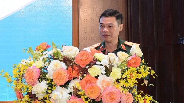 Thiếu tướng Lê Quang Tuyến, Phó chủ nhiệm Tổng cục Công nghiệp quốc phòng giới thiệu một số hoạt động chính tại Triển lãm. - Sputnik Việt Nam
