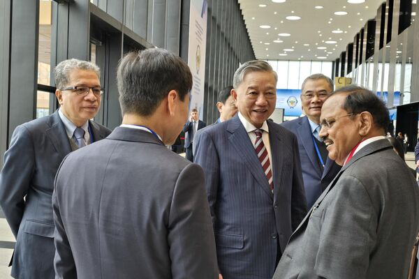Bộ trưởng Tô Lâm với trưởng đoàn Ấn Độ - Sputnik Việt Nam