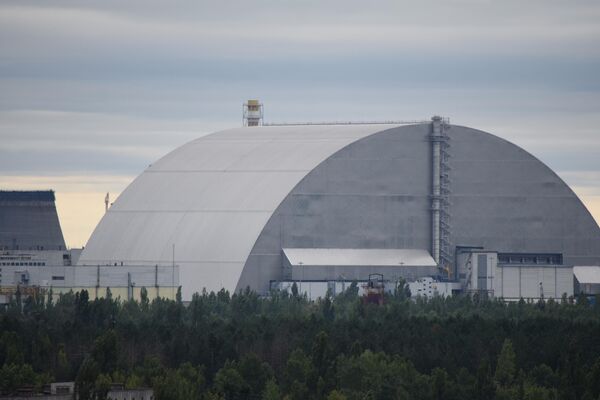 Lớp vỏ mới trên lò phản ứng thứ 4 đã bị phá hủy của nhà máy điện hạt nhân Chernobyl - Sputnik Việt Nam