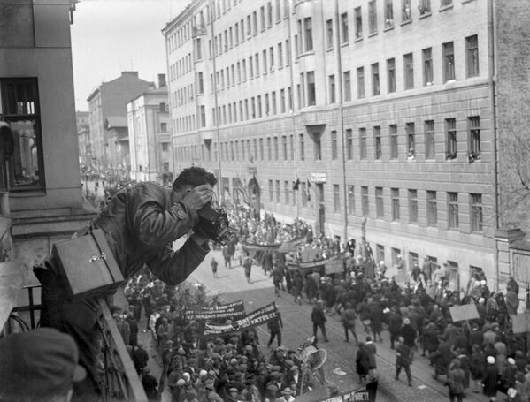Diễu hành trên đường phố thủ đô. Ngày 1 tháng 5 năm 1932. - Sputnik Việt Nam