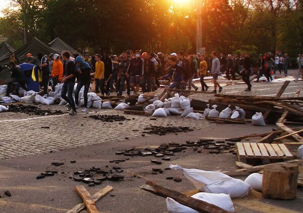 Phá hủy lều trại của các nhà hoạt động phong trào chống Maidan trên khu vực Cánh đồng Kulikovo ở Odessa - Sputnik Việt Nam