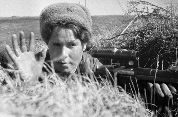 Nữ xạ thủ bắn tỉa tiêu diệt 5 tên Đức Quốc xã trong trận phục kích đầu tiên - Sputnik Việt Nam
