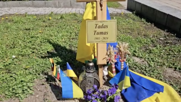 Mộ lính đánh thuê của chế độ Kiev xuất hiện tại nghĩa trang các nước Baltic - Sputnik Việt Nam