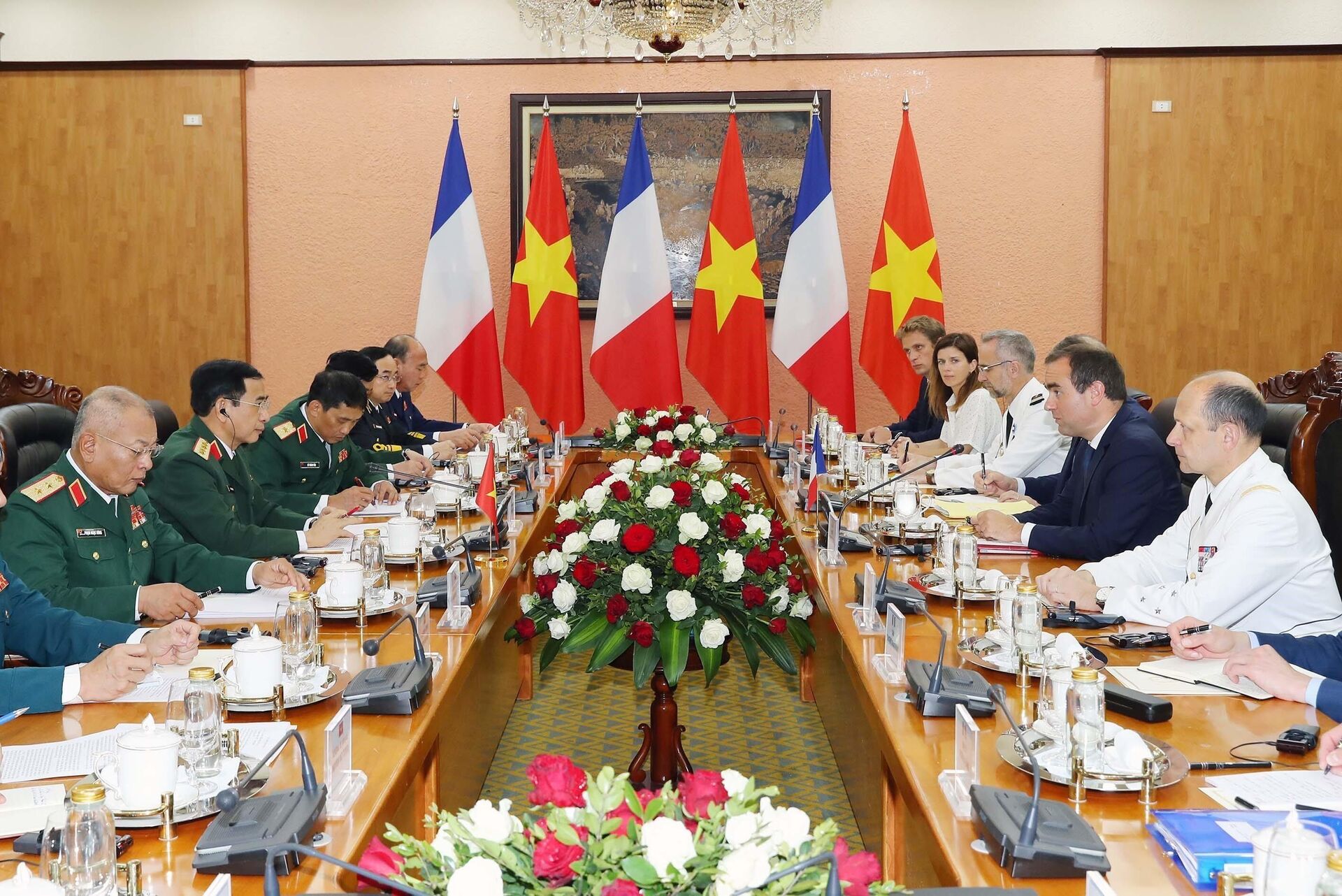 Bộ trưởng Quân đội Pháp thăm chính thức Việt Nam - Sputnik Việt Nam, 1920, 05.05.2024