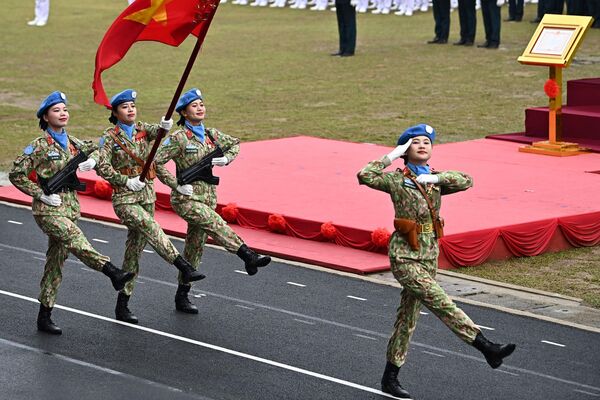 Diễu hành của bộ đội Việt Nam nhân kỷ niệm 70 năm chiến thắng Điện Biên Phủ, Việt Nam - Sputnik Việt Nam