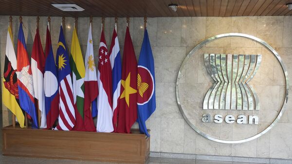 Quốc kỳ các nước thành viên ASEAN được trưng bày tại Tòa nhà ASEAN ở Jakarta, Indonesia - Sputnik Việt Nam