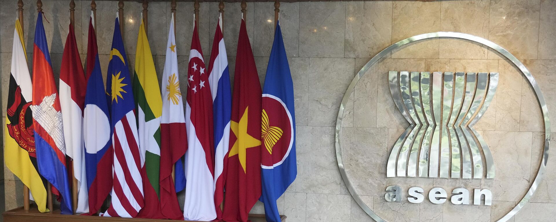 Quốc kỳ các nước thành viên ASEAN được trưng bày tại Tòa nhà ASEAN ở Jakarta, Indonesia - Sputnik Việt Nam, 1920, 10.05.2024