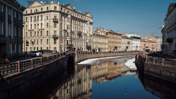 Ở St. Petersburg, một chiếc xe buýt chở người rơi xuống sông Moika và chìm hoàn toàn dưới nước