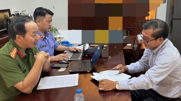 Kiên Giang: Bí thư Đảng ủy, Chủ tịch UBND xã ở Phú Quốc đầu thú khai nhận hối lộ liên quan đến vụ án lừa đảo đất đai - Sputnik Việt Nam