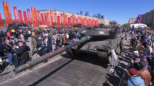 Các xe bọc thép của Mỹ bị quân đội Nga thu giữ trong cuộc chiến ở Ukraina được trưng bày tại Matxcơva - Sputnik Việt Nam