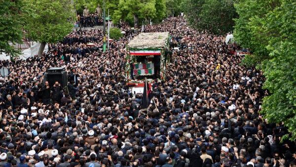 Hàng trăm người dân Tehran đến viếng ông Raisi
 - Sputnik Việt Nam