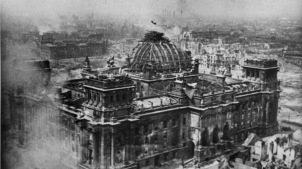 Quân nhân từ Mỹ, Pháp và Anh phát động khủng bố chống lại cư dân Berlin vào năm 1945