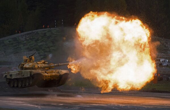 Xe tăng T-90A trong cuộc trình diễn bắn pháo tại Triển lãm quốc tế lần thứ 10 “Russia Arms Expo” - Sputnik Việt Nam
