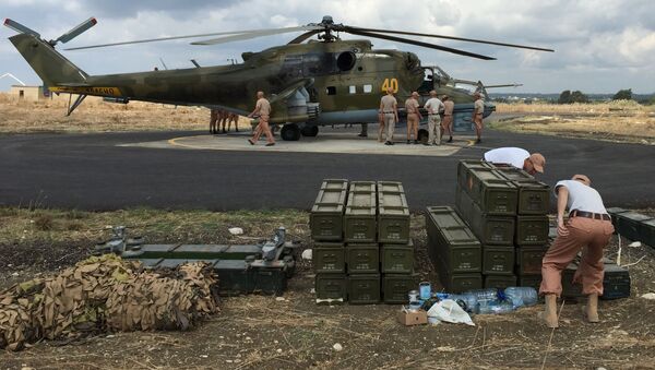 Trực thăng tấn công  Mi-24 của Nga xuất kích từ sân bay Hmeymim ở Syria - Sputnik Việt Nam