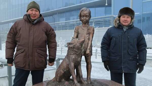 Thành phố Yakutsk dựng tượng bé gái bị lạc hơn 10 ngày trong rừng taiga - Sputnik Việt Nam