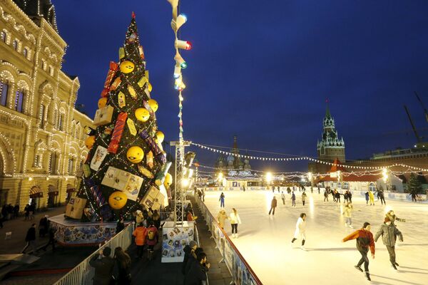 Cây thông Giáng sinh trên Quảng trường Đỏ, Moskva - Sputnik Việt Nam