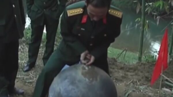 Việt Nam: Ba quả cầu bí ẩn rơi từ trên trời - Sputnik Việt Nam