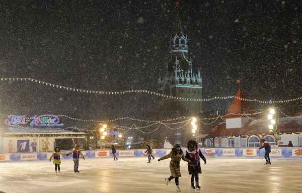 Trượt băng trên Quảng trường Đỏ, Moskva - Sputnik Việt Nam