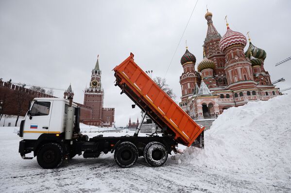 Nhân công thu dọn tuyết ở Moskva - Sputnik Việt Nam