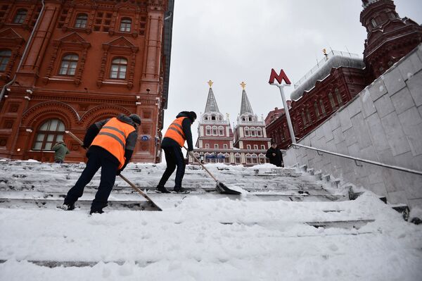 Nhân công dọn tuyết Moskva - Sputnik Việt Nam