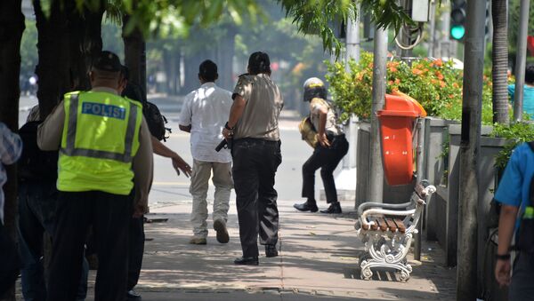 Cảnh sát tại hiện trường vụ nổ ở Jakarta - Sputnik Việt Nam