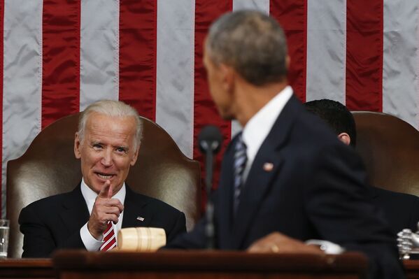 Phó Tổng thống Hoa Kỳ Joe Biden và Tổng thống Barack Obama tại Washington - Sputnik Việt Nam