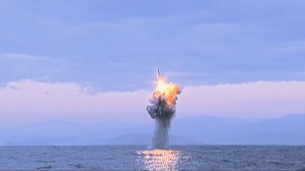 Bắc Triều Tiên phóng tên lửa đạn đạo trên biển - Sputnik Việt Nam