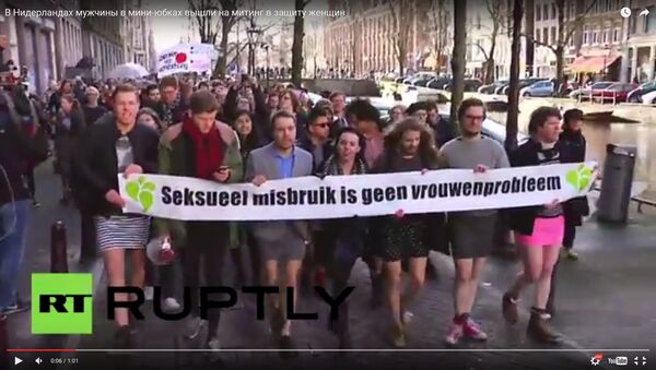 Đàn ông Hà Lan mặc váy ngắn xuống đường biểu tình bảo vệ phụ nữ - Sputnik Việt Nam