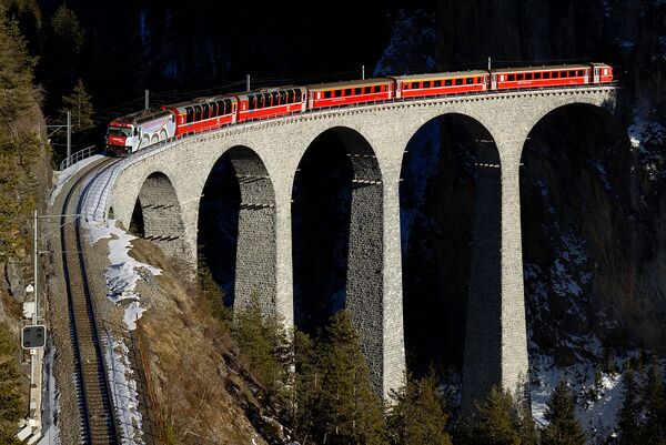 Cầu đường sắt Landwasser qua sông Landwasser ở Thụy Sĩ. - Sputnik Việt Nam